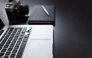 痛心！曼联传奇孙子不幸夭折，无证月嫂违规操作，4个月男婴惨死